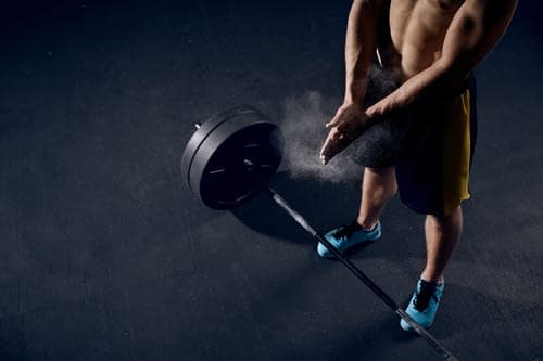 Exercice soulevé de jambe tendue : Conseils et sécurité sur l’exécution de l’exercice