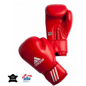 Gant de boxe rouge Adidas adapté aux débuts dans les tournois de boxe